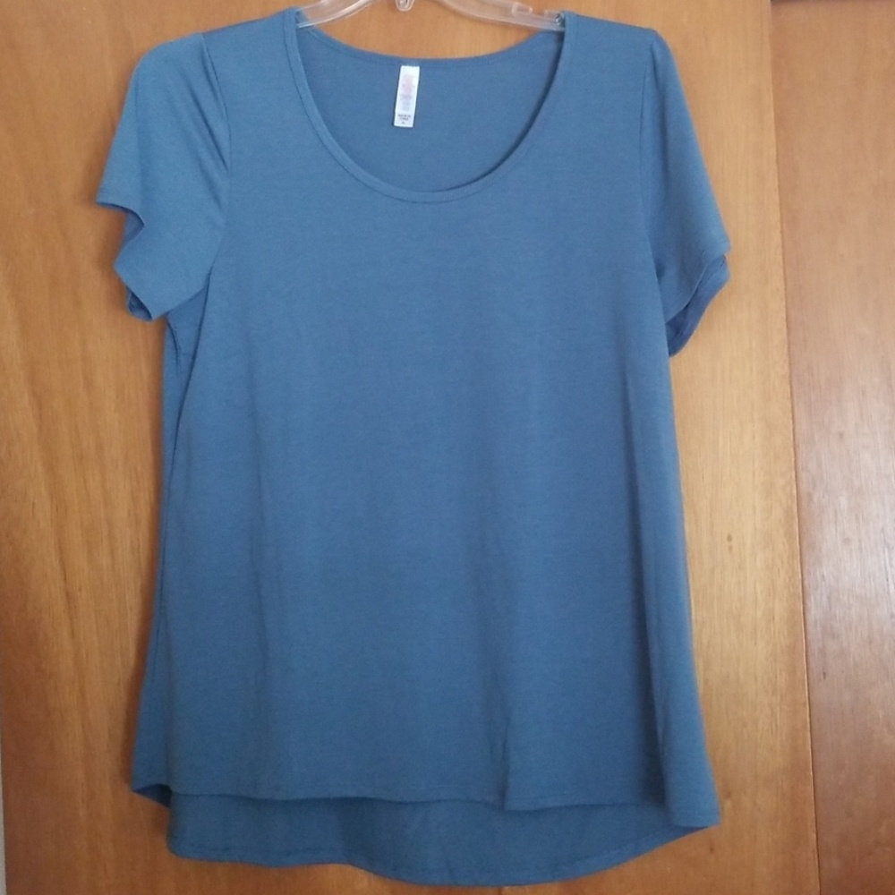 Never worn Lularoe perfect tshirt